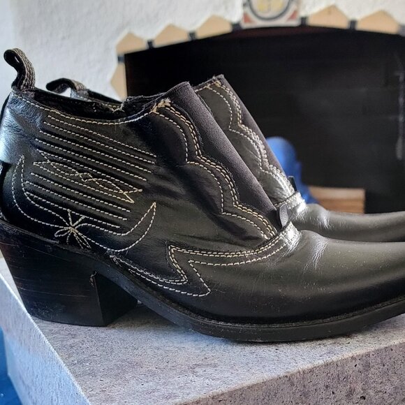 EUC Liberty Black bootie embroidered black leather size 10 - Picture 3 of 5